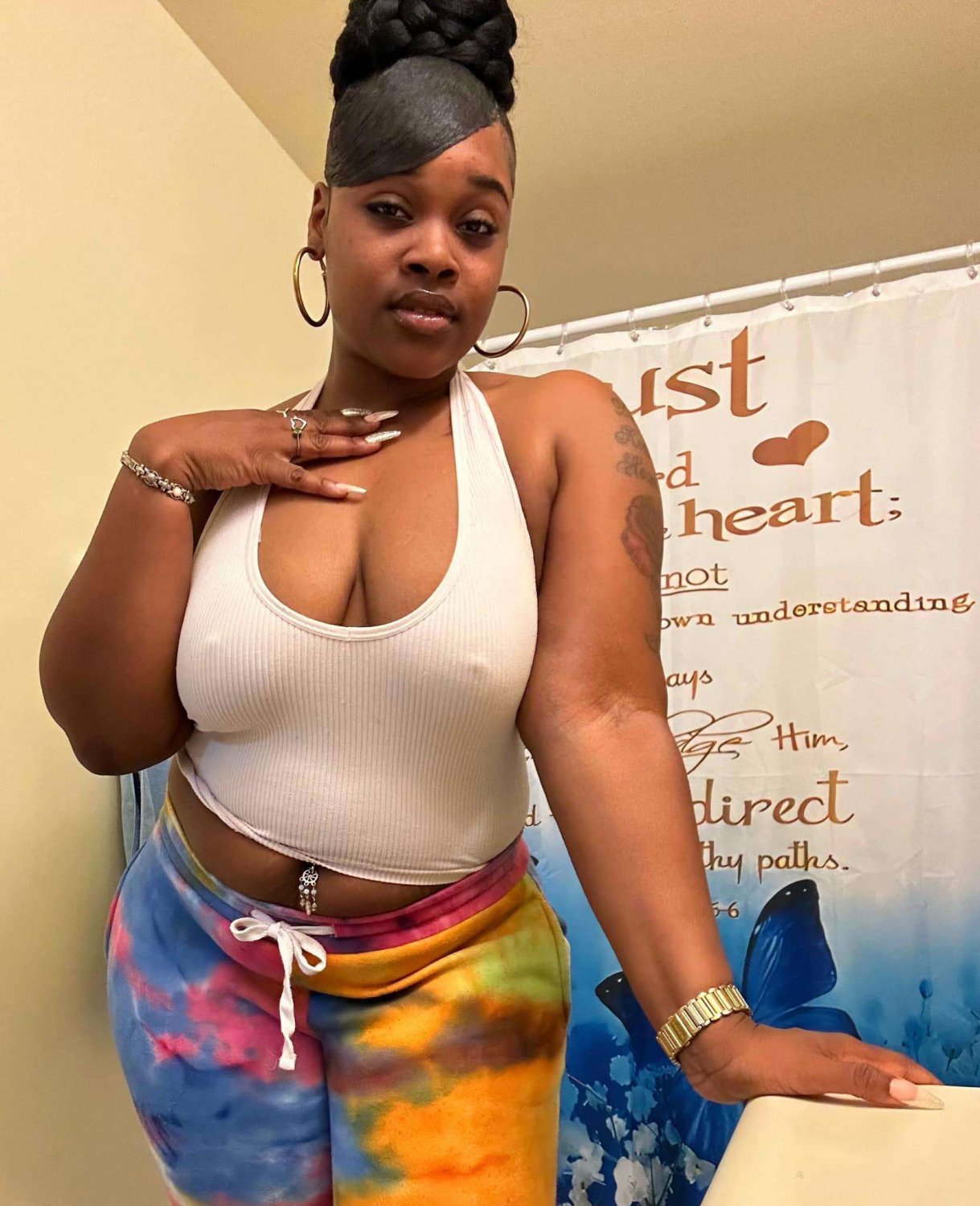 No bra #acV42e3Z