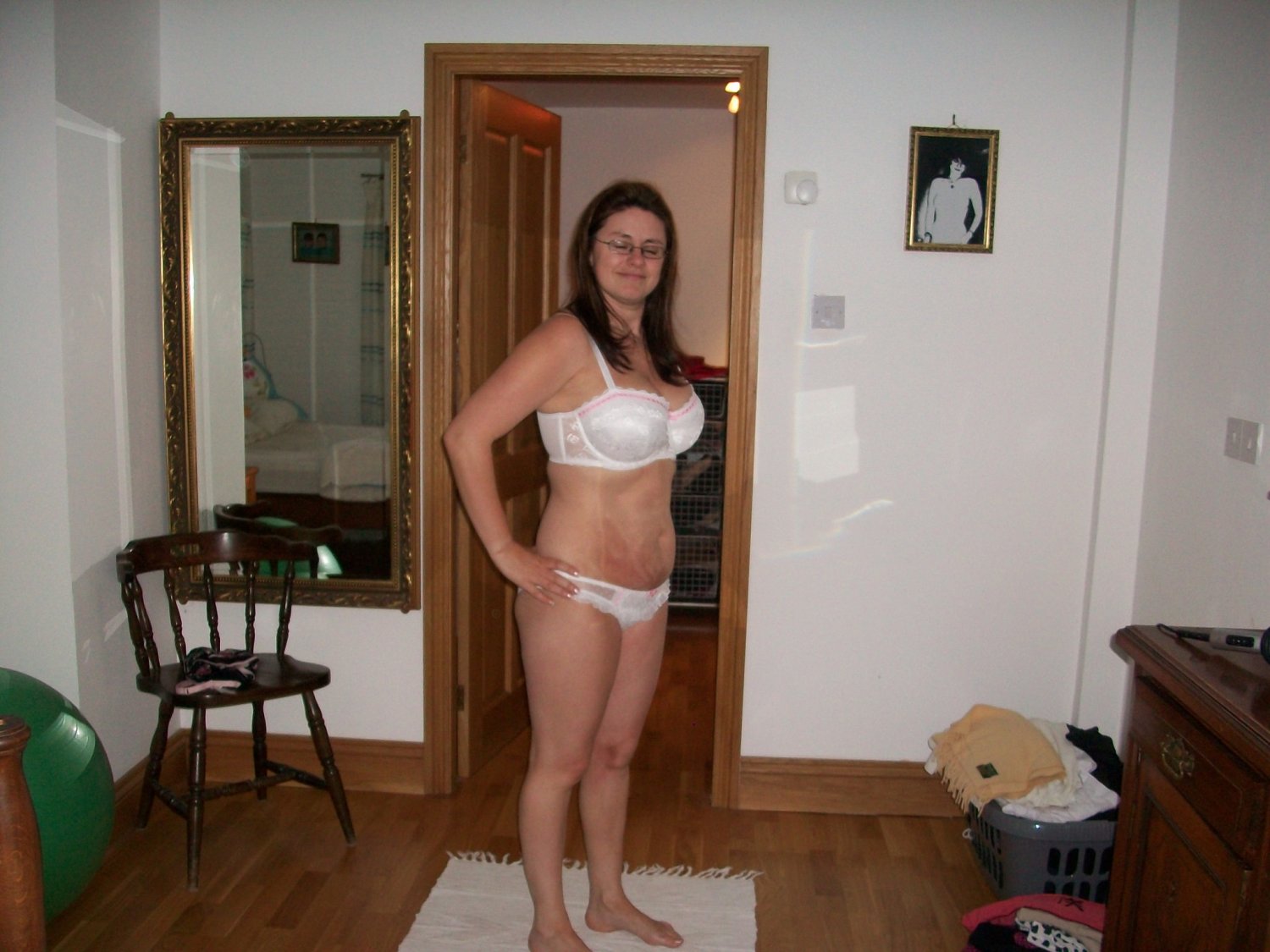Uk wife poses for hubby, Christine #3RvdOOre