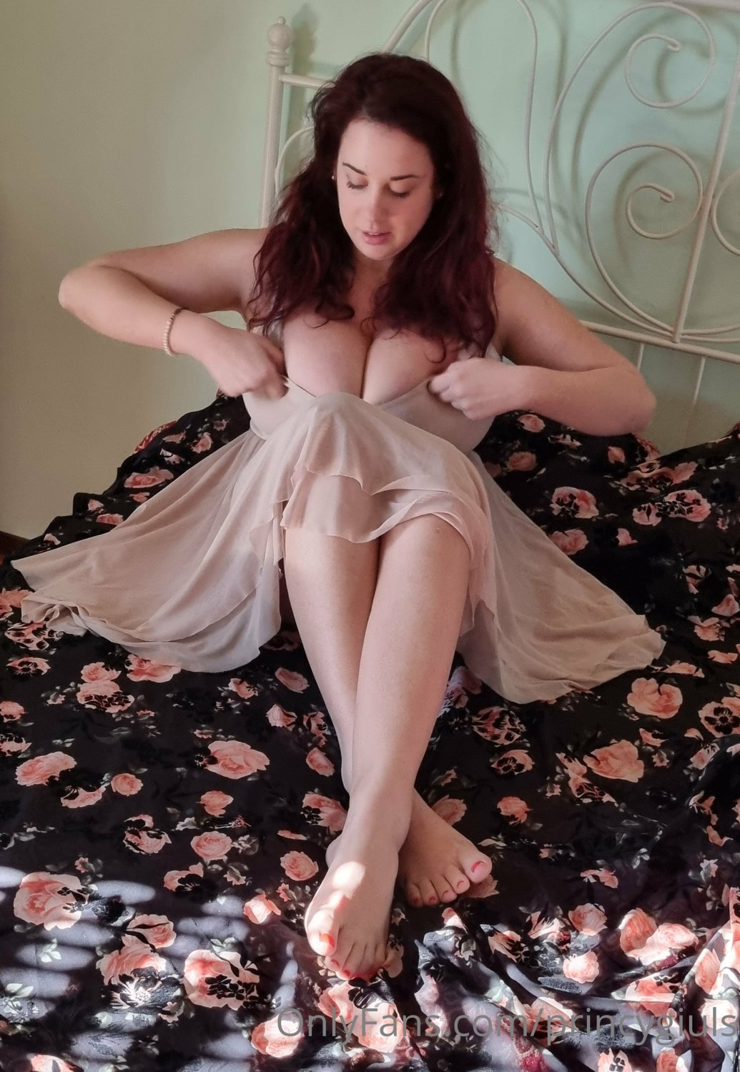 Mega huge tits on this beautiful girl - Ԁɹᴉuɔʎפᴉnls #1pM1K0dy
