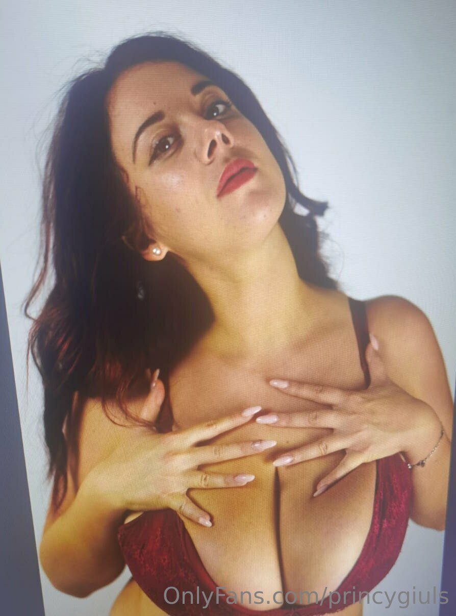 Mega huge tits on this beautiful girl - Ԁɹᴉuɔʎפᴉnls #UGHGyriV