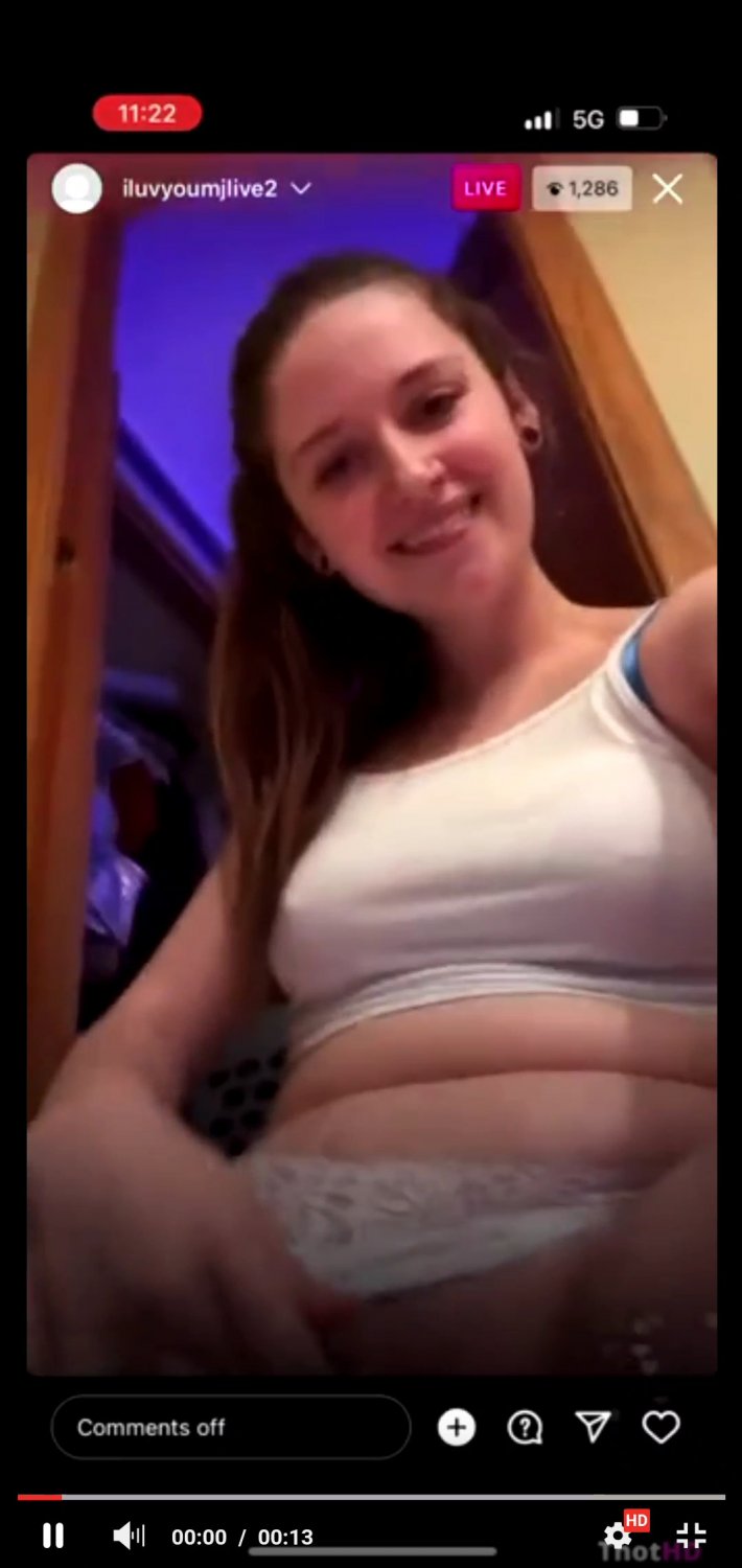 Cute amateur shows off her kitty #quHTK4I8