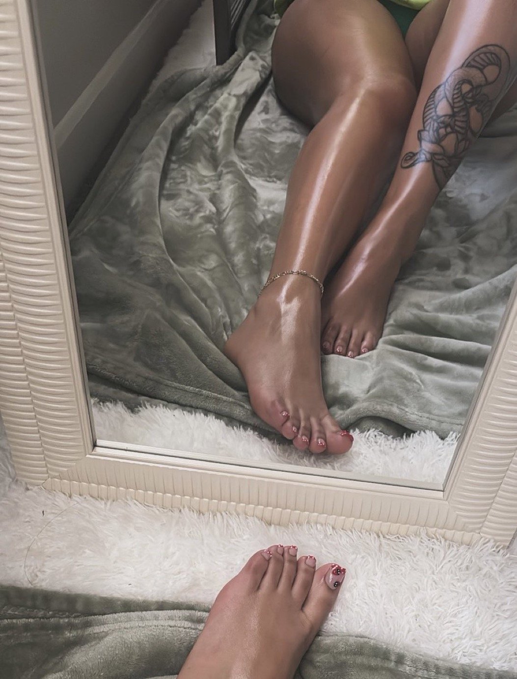 Black and Korean feet #bzu2eDdL